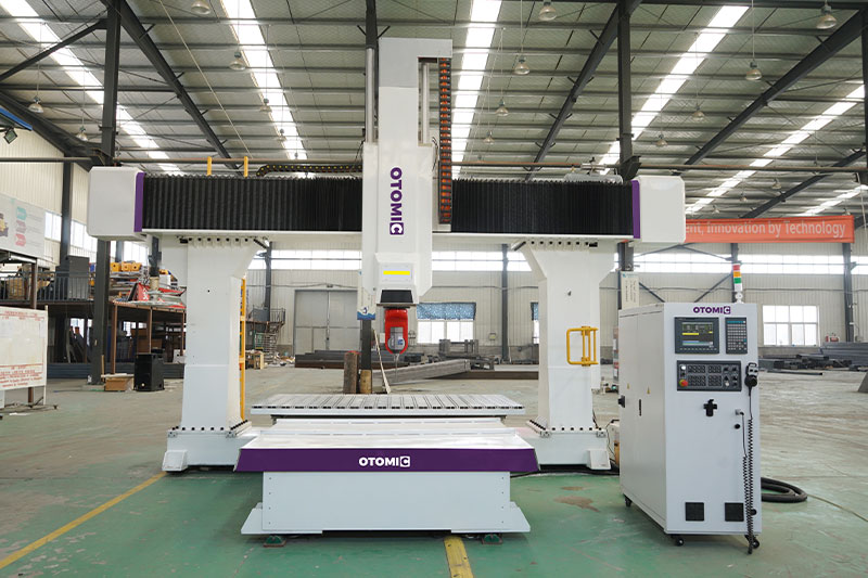 五軸加工中心